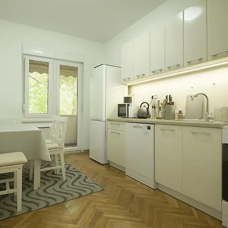 Cozy 2 Min From Saint Sava Temple ベオグラード
